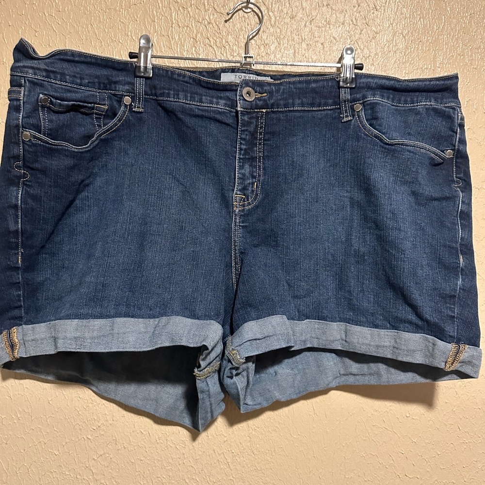 Torrid Denim Shorts Size 26‎